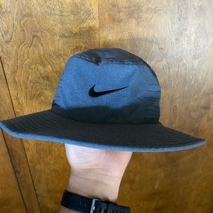 NIKE BUCKET HAT